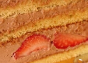 苺と生チョコクリームケーキの断面